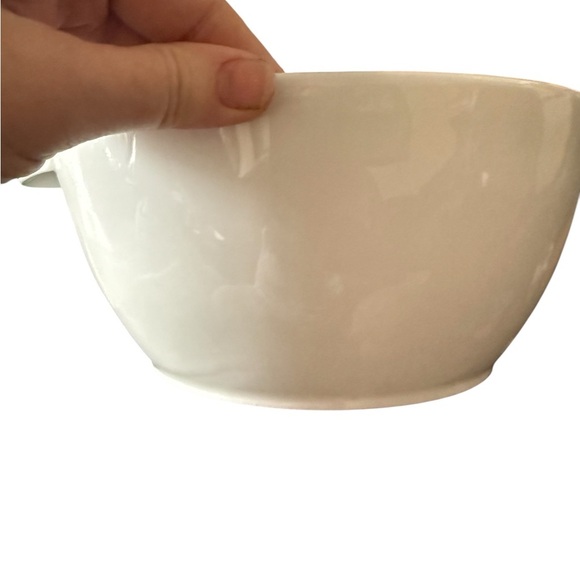 Savinio White Casserole Dish with Lid. - Picture 4 of 12